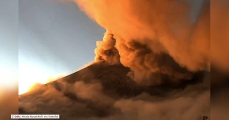 Erupcja wulkanu Popocatepetl w Meksyku. Wyrzucił lawę i popiół