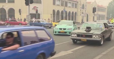Festiwal samochodowy Summernats w cieniu dymu i smogu