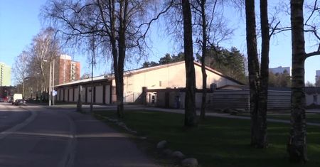 Szwecja szykuje się na wzrost liczby zgonów spowodowanych koronawirusem. Lodowisko wyznaczone na tymczasową kostnicę