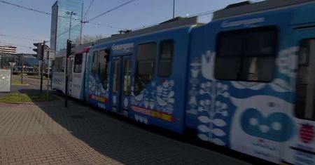 Kraków gasi latarnie i wstrzymuje tramwaje.