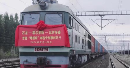 Niemal 250 ton ładunku ruszyło z Chin w stronę Litwy. Pierwszy pocztowy pociąg towarowy z Guangdong pojawi się nad Bałtykiem w ciągu tygodnia