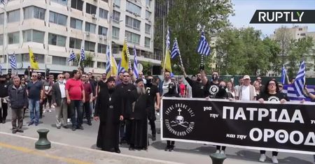 Protest skrajnej prawicy w Salonikach. Sprzeciw wobec przesiedlenia migrantów z wysp do Grecji kontynentalnej