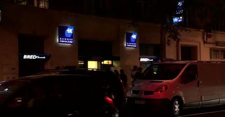 Napad na bank na północy Francji. Po kilku godzinach napastnik wypuścił zakładników i oddał się w ręce policji
