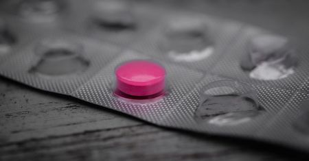 Ibuprofen pogarsza pogarsza stan chorych na koronowirusa