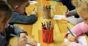 W dzienniczkach uczniów dominują negatywne uwagi. Więcej pochwał mogłoby motywować dzieci do pracy i wzmacniać ich dobre cechy