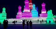 35. Chiński Festiwal Lodu i Śniegu przedwcześnie zamknięty. Lodowe rzeźby roztopiły się
