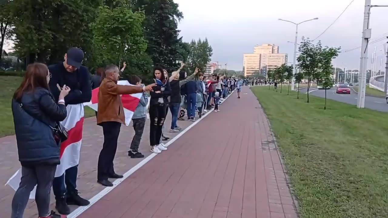 13-kilometrowy ”łańcuch pokuty” w Mińsku. Nie ustają protesty na Białorusi