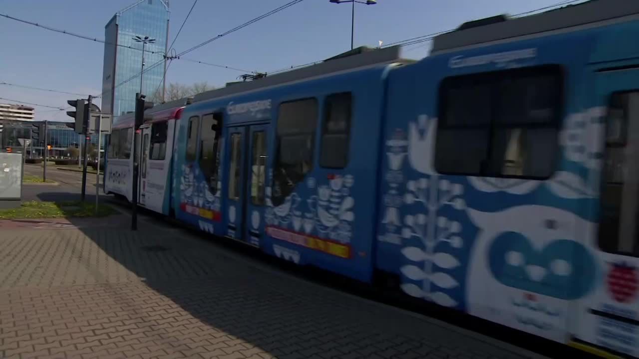 Kraków gasi latarnie i wstrzymuje tramwaje.