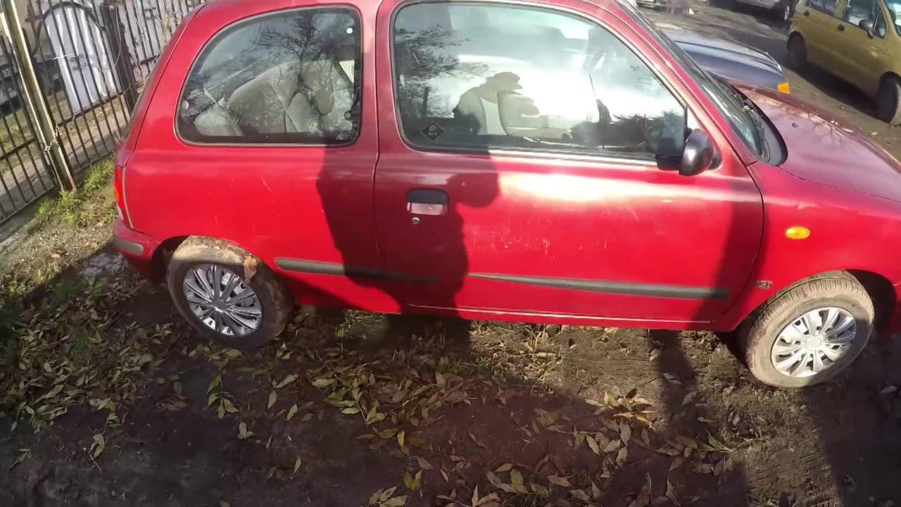 Tanie samochody hitem w komisach. Ludzie wolą jeździć starym, ale własnym pojazdem aniżeli komunikacją miejską