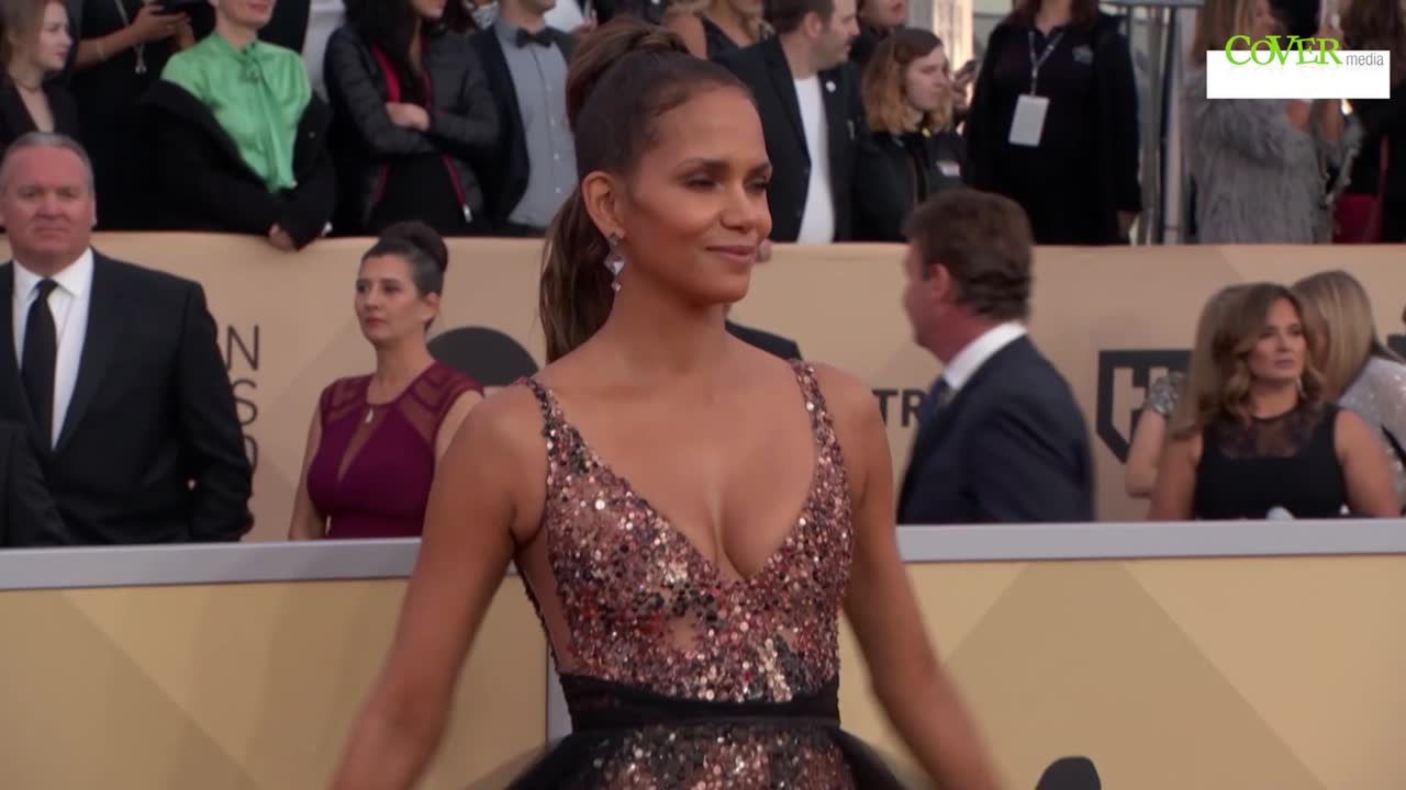 53-letnia i 3 razy zamężna Halle Berry stwierdziła, że kocha być singielką i rozważa rezygnację z randkowania