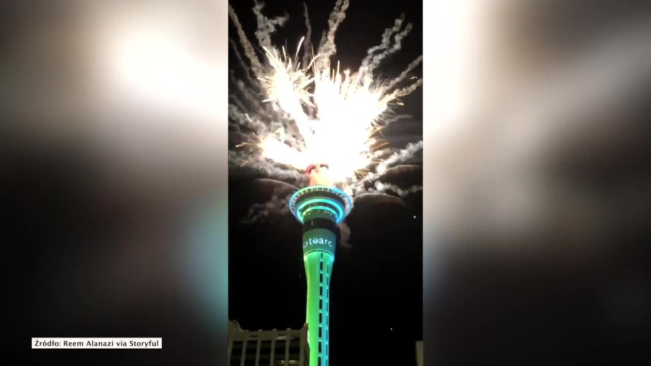 Fajerwerki wystrzeliły ze Sky Tower w Auckland. Nowa Zelandia powitała 2021 rok