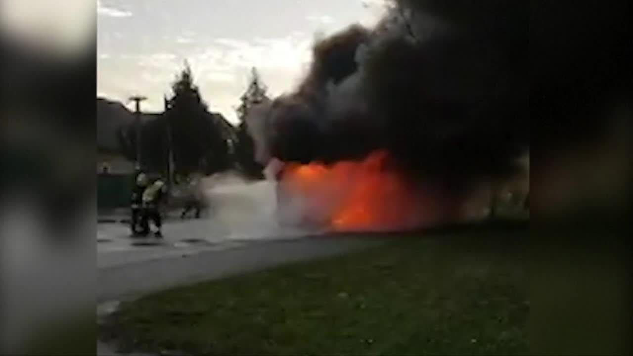 Spłonął autobus miejski na Słowacji. Kierowca poczuł dym i wypuścił pasażerów