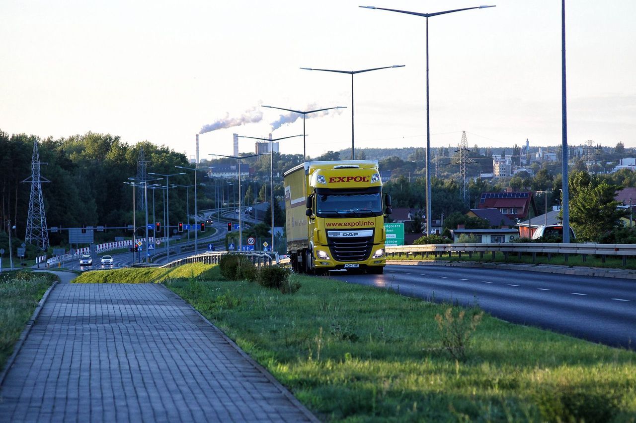 Włamywał się i okradał samochody ciężarowe