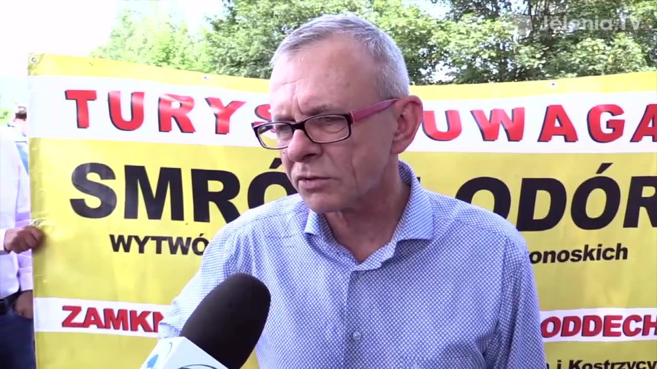 Mają dość odoru i ciągłych pożarów wysypisk. Protest mieszkańców Kostrzycy k. Jeleniej Góry