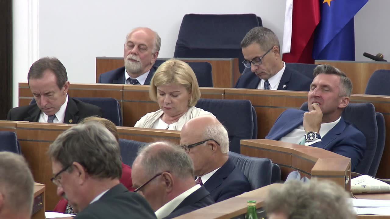 “Odbiera prawo do debaty”. Senat przegłosował ustawę o obniżeniu pensji parlamentarzystów za niegodne zachowanie