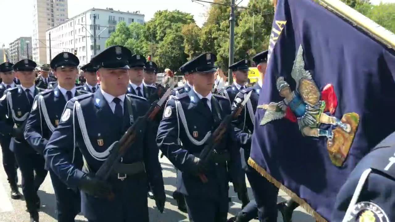 Uczestnicy “Marszu Mokotowa” oddali cześć twórcom hymnu walczącej dzielnicy. Uroczystości 75. rocznicy wybuchu Powstania Warszawskiego