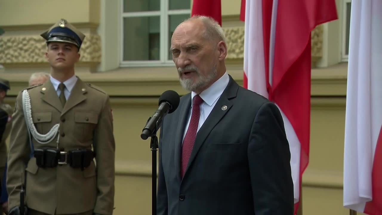 Przed kancelarią premiera odsłonięto kamień węgielny pod budowę pomnika Jana Olszewskiego