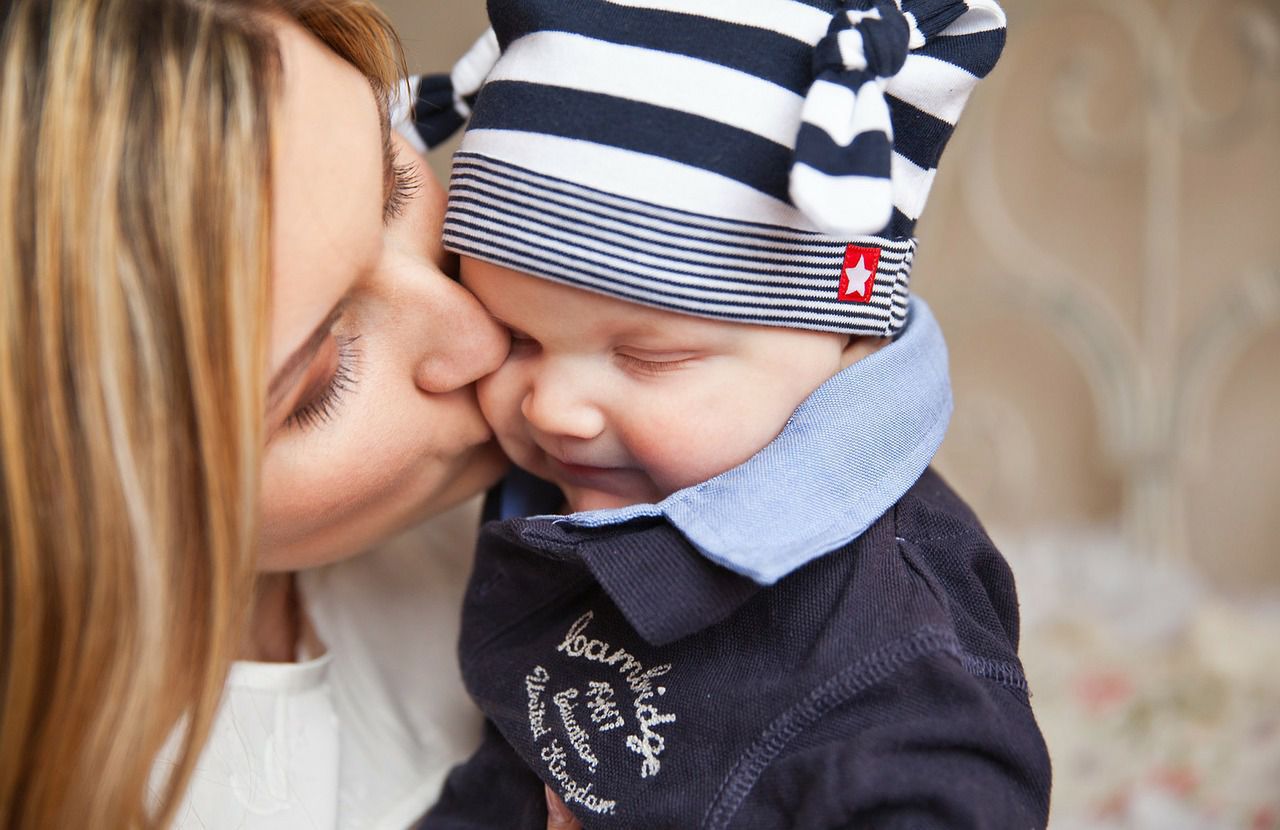 Polki spędzają z dziećmi najwyżej rok po porodzie. O powrocie do pracy decydują głównie względy ekonomiczne