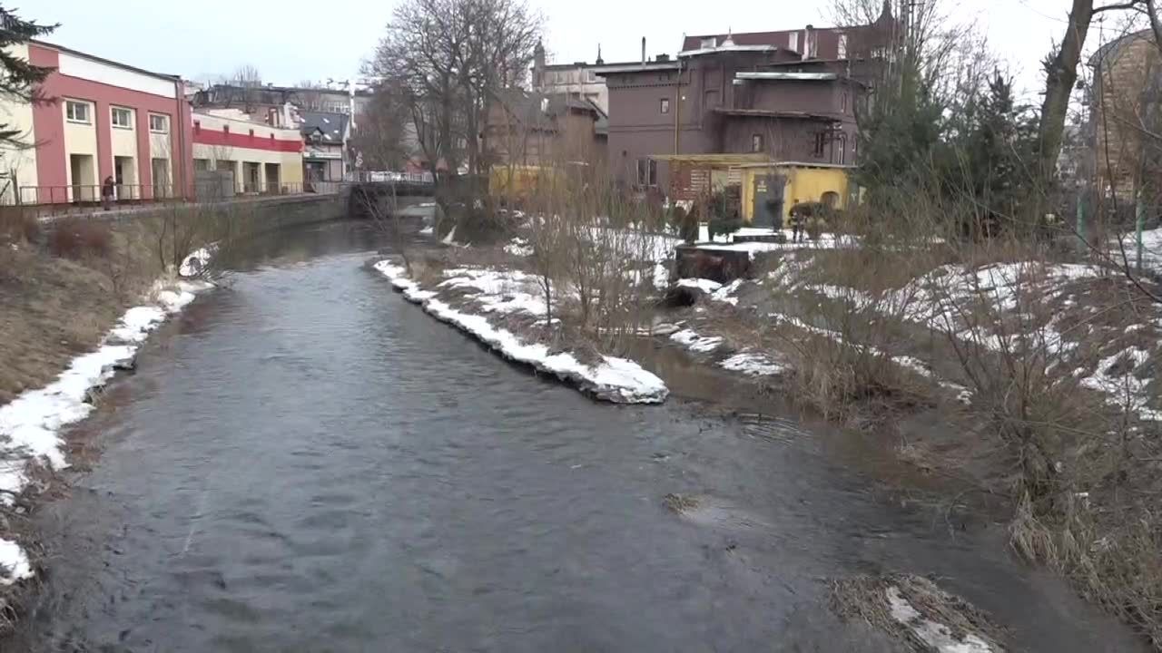 Do rzeki Bóbr w Kamiennej Górze wyciekł olej.