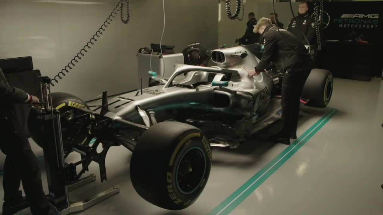 Nowy bolid Mercedesa wyjechał na tor Silverstone. Hamilton: Musimy jeszcze popracować nad pewnymi rzeczami