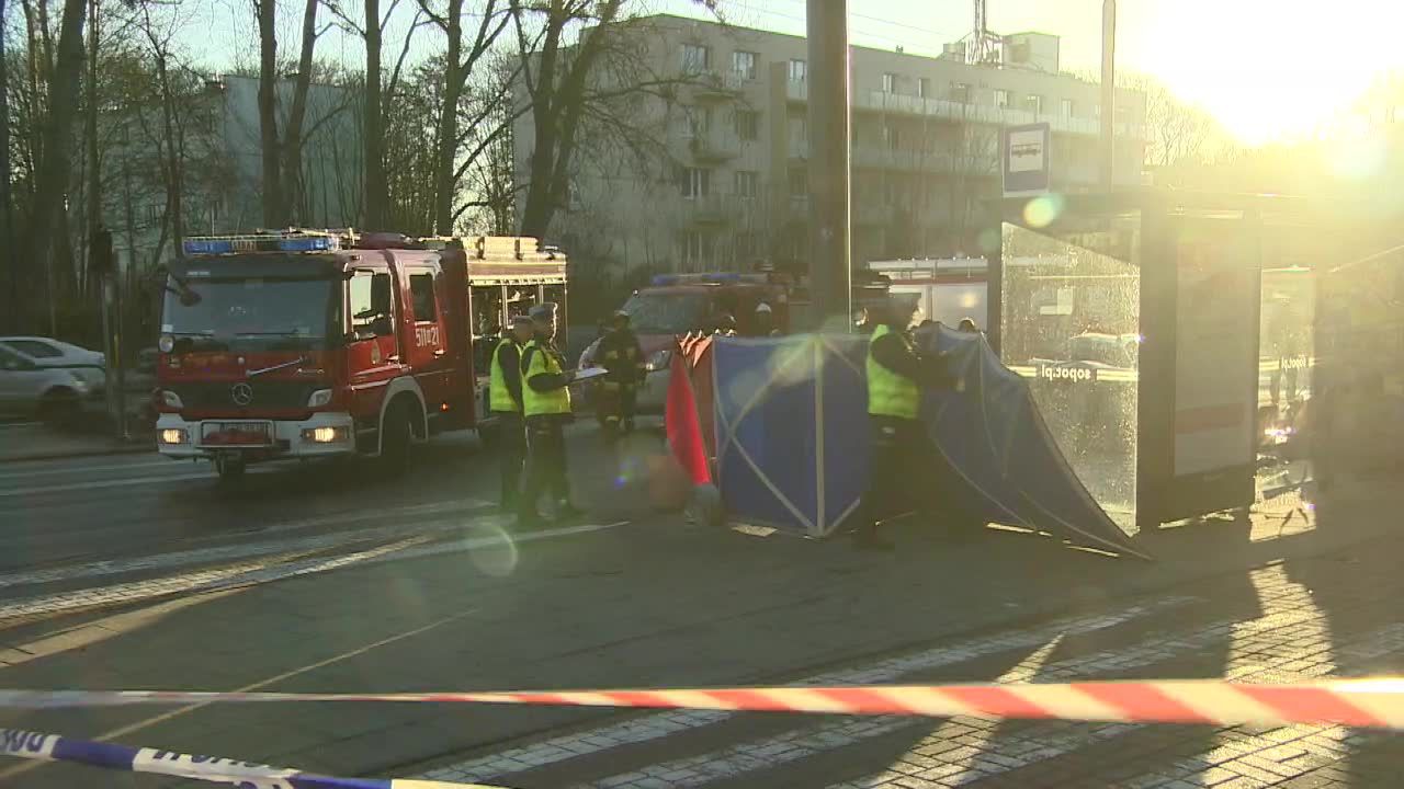 W Sopocie samochód wjechał w słup i przystanek. Dwie osoby nie żyją, a 3 są ranne