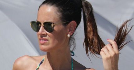 Adriana Barrientos kusi w seksownym bikini