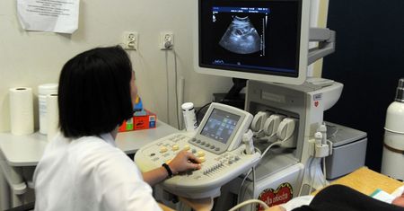 Najwięcej błędów lekarskich zdarza się w długie weekendy. Sądy coraz wyżej wyceniają ludzkie życie