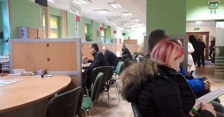 Przedsiębiorcy ruszyli do oddziałów ZUS. Już ponad 100 tysięcy wniosków o "mały ZUS"