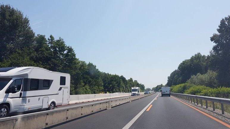 Tak będzie wyglądać układ dwóch pasów ruchu w każdym kierunku na jednej jezdni A4.