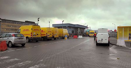 DHL będzie dostarczać w Polsce przesyłki nowymi pojazdami. Nie, nie chodzi o drony