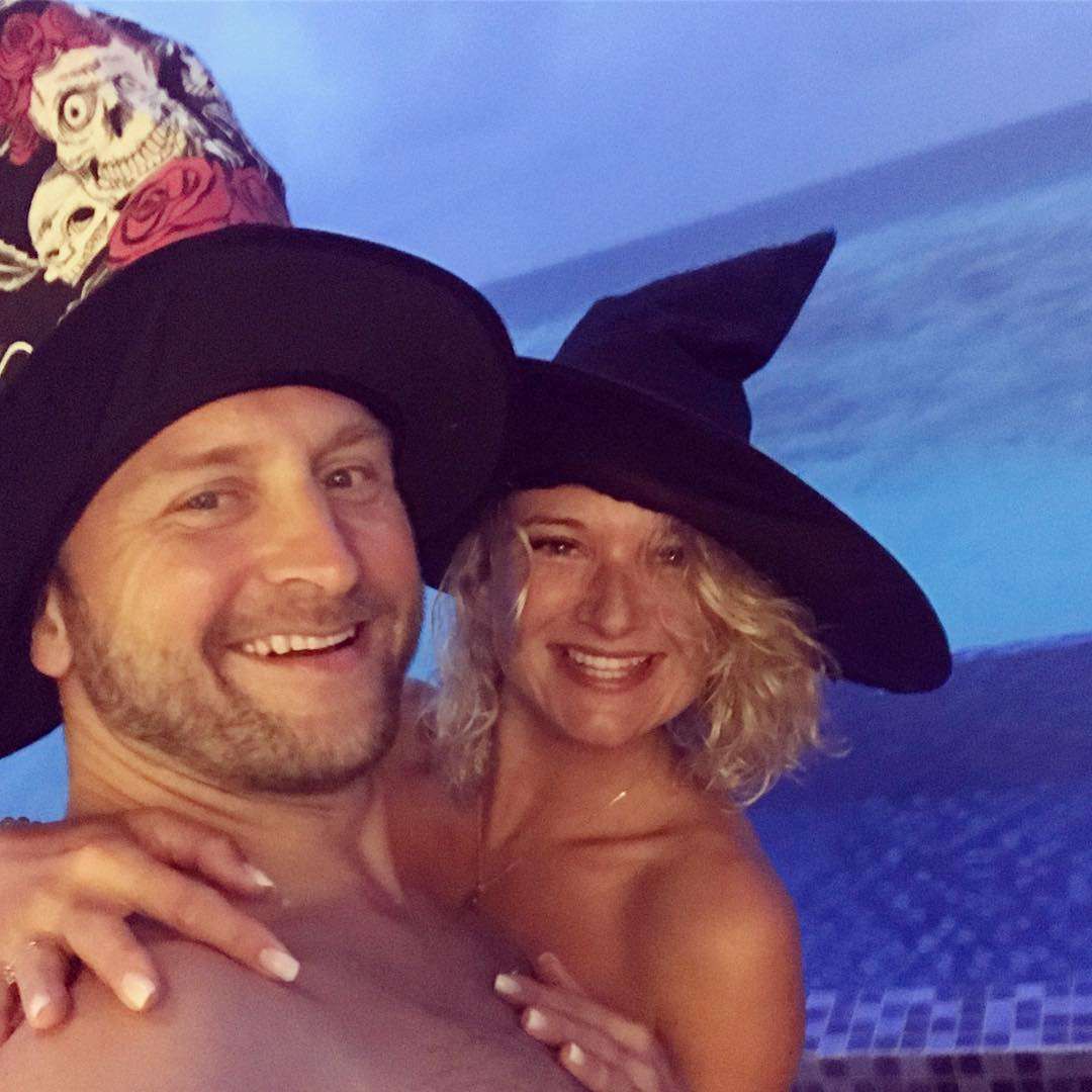 Borys Szyc z partnerką – Halloween 2018