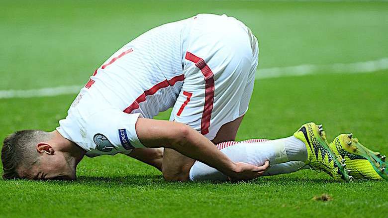 Arek Milik napadniety