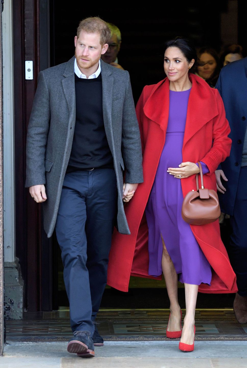 Meghan Markle w fioletowej sukience i czerwonym płaszczu – styczeń 2019