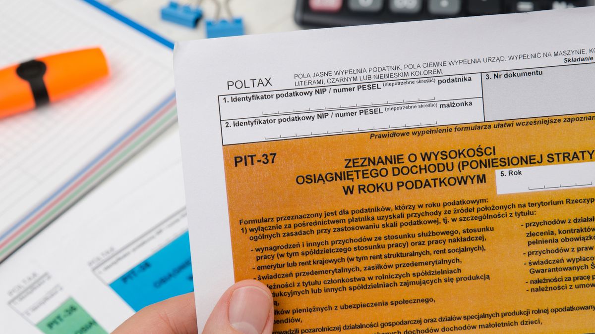 W tym roku rząd wprowadził dwie radykalne zmiany w rozliczaniu podatku dochodowego od osób fizycznych. 