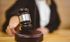 Po dopalaczach wbił nóż w szyję przechodnia. Usłyszał wyrok