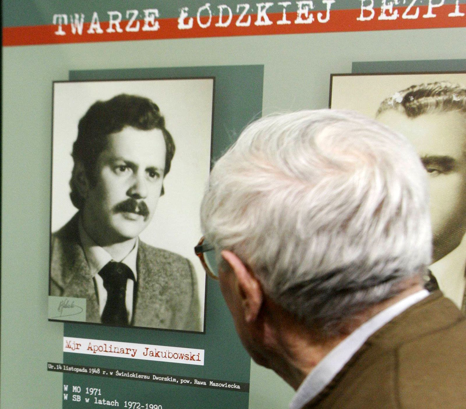 Wizerunki funkcjonariuszy, którzy nie przeszli weryfikacji w latach 90., IPN pokazywał na cyklu wystaw "Twarze bezpieki" w całej Polsce