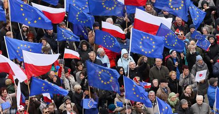 Czy Polacy jeszcze ufają Unii Europejskiej? Ten sondaż mówi całą prawdę