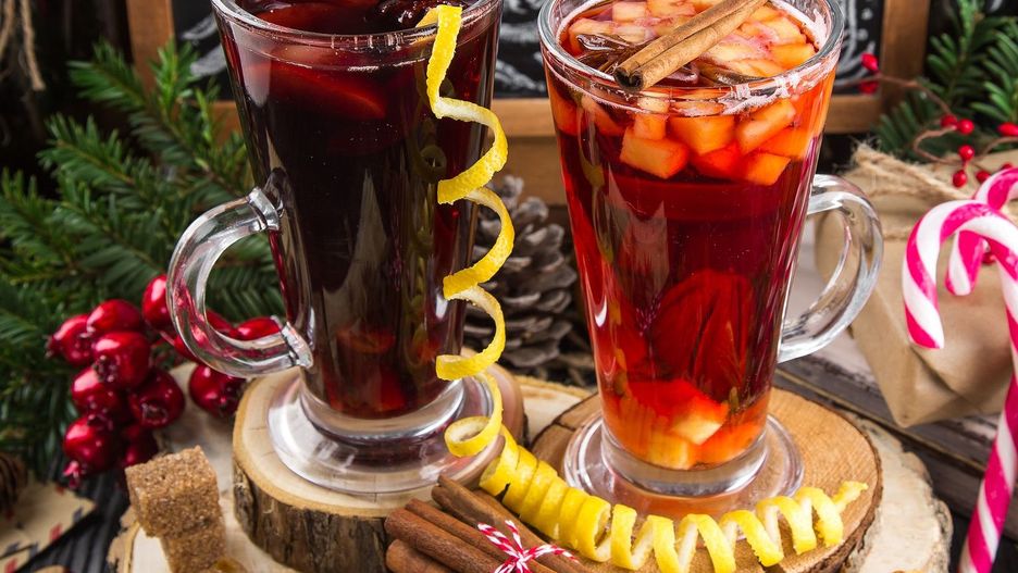 Grzane wino to świetna propozycja na zimowe wieczory.