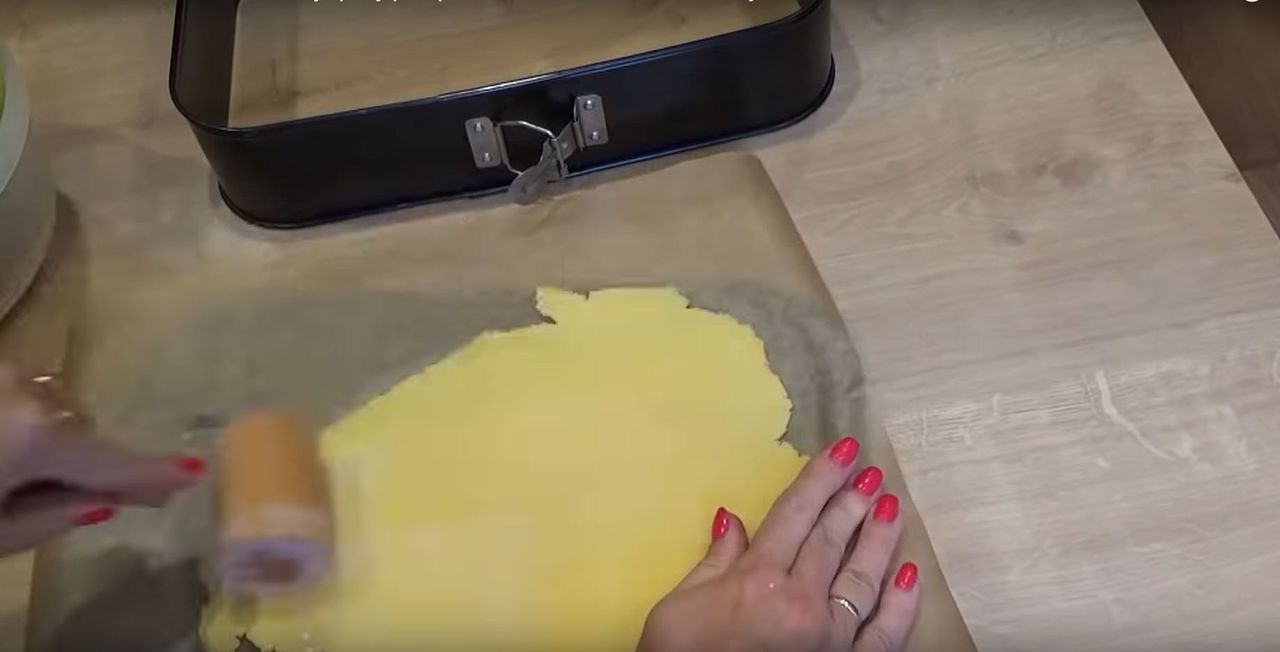 Kruche ciasto - Pyszności; Foto: kadr z materiału na kanale YouTube Swojskie jedzonko