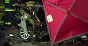 “On nagle turbo jakieś dostał”. Auto wjechało w słup sygnalizacji świetlnej w Rzgowie, trzy ofiary śmiertelne