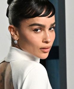 Zoe Kravitz zaszalała z sukienką. Dekolt na plecach sięgał odrobinę za daleko