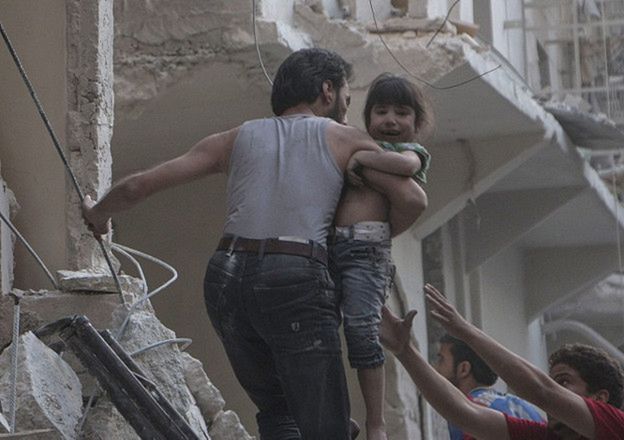 Bomby beczkowe masakrują syryjskich cywilów. Czy ONZ powstrzyma naloty?