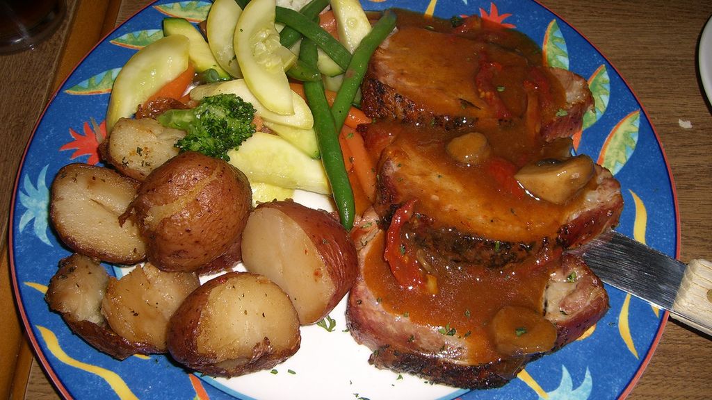 Duszona polędwica wieprzowa z kością (samo mięso)