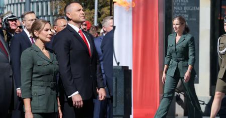 Marta Nawrocka w drugiej stylizacji w trakcie Święta Wojska Polskiego. Pierwsza dama postawiła na militarny garnitur (ZDJĘCIA)