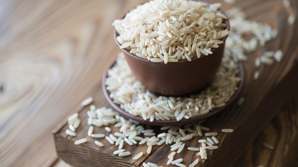 Surowy brązowy ryż parzony marki Uncle Ben's