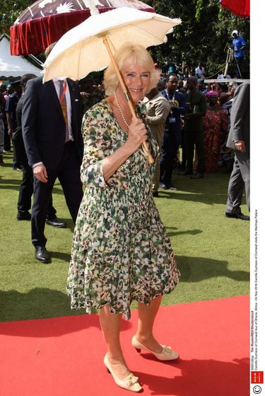 Księżna Camilla w pięknej stylizacji w Afryce