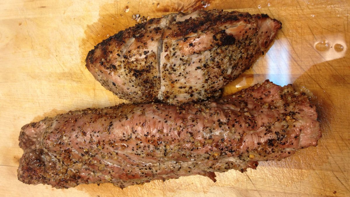 Pieczona polędwica wieprzowa z kością (samo mięso)