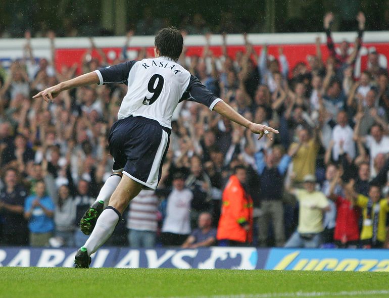 Grzegorz Rasiak rozegrał w Premier League 15 meczów. Tutaj chwila radości w barwach Tottenhamu - po nieuznanym golu z Liverpoolem (0:0)