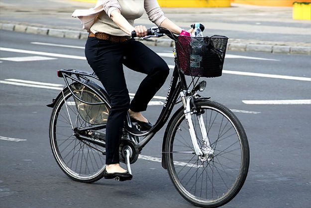 Jazda rowerem z telefonem surowo zabroniona. Kraj cyklistów zaostrza przepisy