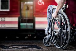 Podróż PKP, gdy jeździ się na wózku inwalidzkim. "Niepewność i stres"